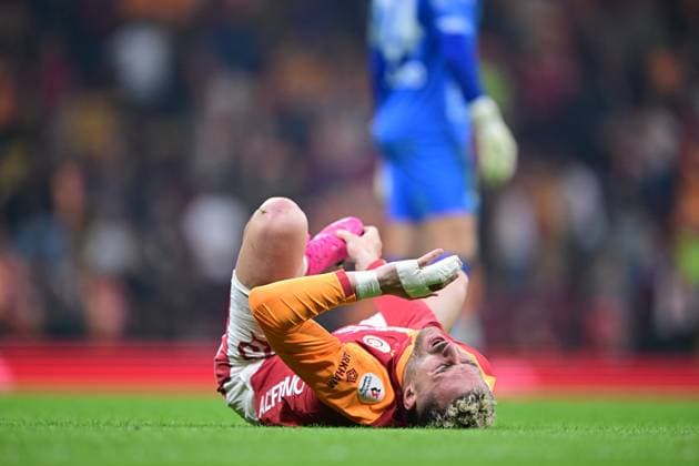 Galatasaray v Genclerbirligi - Turkish Super Lig ISTANBUL, TURKIYE - NOVEMBER 22: Galatasaray’s Baris Alper Yilmaz briefly suffers an injury after a challenge during the Trendyol Super Lig week 13 match between Galatasaray and Genclerbirligi at RAMS Park in Istanbul, Turkiye, on November 22, 2025. Abdulhamid Hosbas Anadolu Istanbul Turkey. Editorial use only. Please get in touch for any other usage.  Copyright: x2025xAnadoluxAbdulhamidxHosbasx