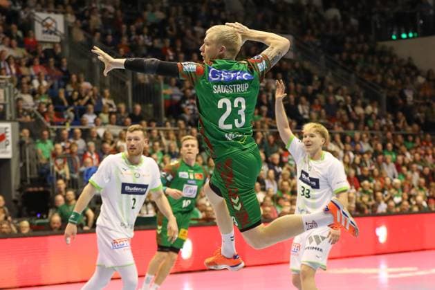 22 11 2025, xgox, Handball, Daikin HBL, SC Magdeburg HSG Wetzlar v l Magnus Saugstrup Magdeburg, 23 throws goal, Torschuetze, scores goal, Treffer, scores the goal Magdeburg