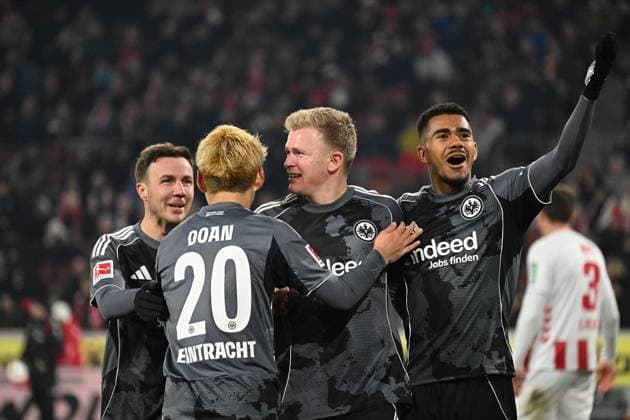 22 11 2025, xjhx, Fußball 1 Bundesliga, 1 FC Koeln Eintracht Frankfurt v l Torjubel nach dem Tor zum celebrating the goal celebrate 1 4 durch Jonathan Jonny Burkardt Eintracht Frankfurt mit Mario Götze Goetze Eintracht Frankfurt Ritsu Doan Eintracht Frankfurt Ansgar Knauff Eintracht Frankfurt DFL DFB REGULATIONS PROHIBIT ANY USE OF PHOTOGRAPHS as IMAGE SEQUENCES and or QUASI VIDEO Koeln