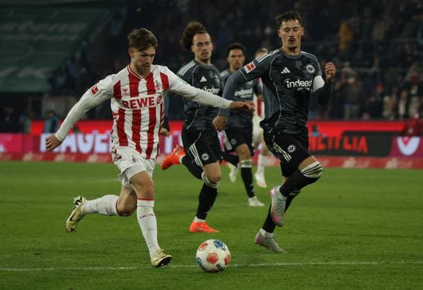 v l Jan Thielmann 1 FC Koeln 29 , Arthur Theate Eintracht Frankfurt 03 , Robin Koch Eintracht Frankfurt 04 GER, 1 FC Koeln vs Eintracht Frankfurt, Football, Bundesliga, Matchday 11, Season 2025 2026, 22 11 2025 DFL DFB REGULATIONS PROHIBIT ANY USE OF PHOTOGRAPHS as IMAGE SEQUENCES and or QUASI VIDEO GER, 1 FC Koeln vs Eintracht Frankfurt, Football, Bundesliga, Matchday 11, Season 2025 2026, 22 11 2025 Koeln Copyright: xEibner-Pressefotox xThomasxStoeckerx EP_TSR