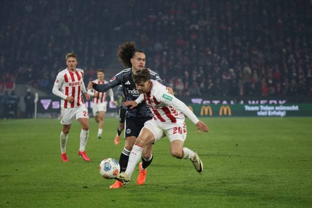 v l Sebastian Sebulonsen 1 FC Koeln 28 , Arthur Theate Eintracht Frankfurt 03 , Jan Thielmann 1 FC Koeln 29 GER, 1 FC Koeln vs Eintracht Frankfurt, Football, Bundesliga, Matchday 11, Season 2025 2026, 22 11 2025 DFL DFB REGULATIONS PROHIBIT ANY USE OF PHOTOGRAPHS as IMAGE SEQUENCES and or QUASI VIDEO GER, 1 FC Koeln vs Eintracht Frankfurt, Football, Bundesliga, Matchday 11, Season 2025 2026, 22 11 2025 Koeln Copyright: xEibner-Pressefotox xThomasxStoeckerx EP_TSR