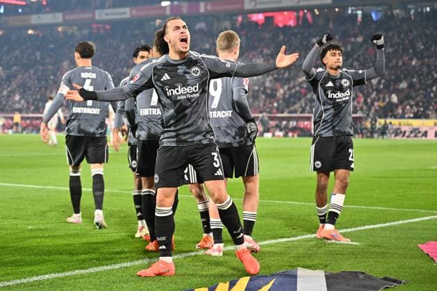 22 11 2025, xjhx, Fussball 1 Bundesliga, 1 FC Koeln Eintracht Frankfurt v l Torjubel nach dem Tor zum celebrating the goal celebrate 1 3 Arthur Theate Eintracht Frankfurt DFL DFB REGULATIONS PROHIBIT ANY USE OF PHOTOGRAPHS as IMAGE SEQUENCES and or QUASI VIDEO Koeln
