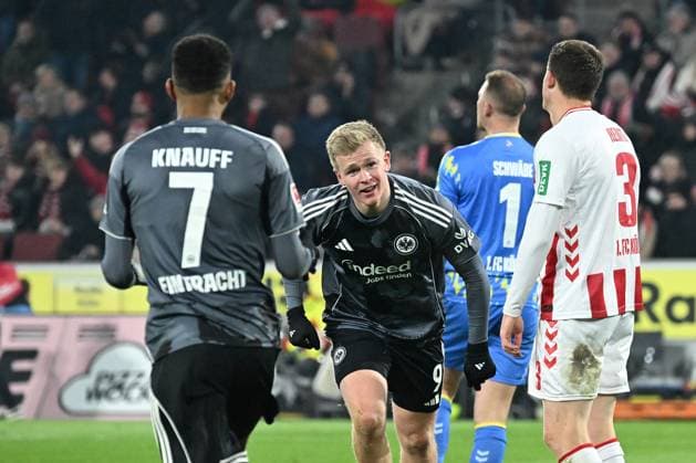 22 11 2025, xjhx, Fußball 1 Bundesliga, 1 FC Koeln Eintracht Frankfurt v l Torjubel nach dem Tor zum celebrating the goal celebrate 1 4 durch Jonathan Jonny Burkardt Eintracht Frankfurt DFL DFB REGULATIONS PROHIBIT ANY USE OF PHOTOGRAPHS as IMAGE SEQUENCES and or QUASI VIDEO Koeln