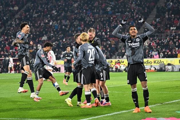 22 11 2025, xjhx, Fußball 1 Bundesliga, 1 FC Koeln Eintracht Frankfurt v l Torjubel nach dem Tor zum celebrating the goal celebrate 1 4 durch Jonathan Jonny Burkardt Eintracht Frankfurt DFL DFB REGULATIONS PROHIBIT ANY USE OF PHOTOGRAPHS as IMAGE SEQUENCES and or QUASI VIDEO Koeln