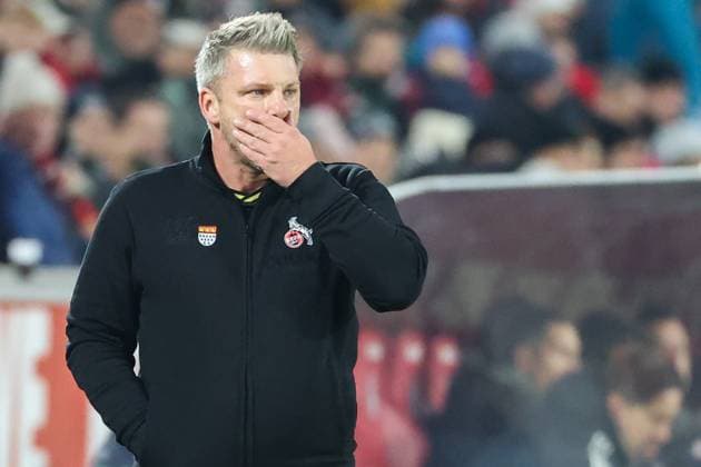 1 Bundesliga 25 26 1 FC Köln Eintracht Frankfurt on 22 11 2025 at RheinEnergieSTADION in Cologne Coach Lukasz Kwasniok Koeln dissatisfied, disappointed, disappointed, dejected MH