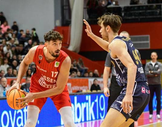 Domagoj Vukovic, Jannis von Seckendorf 2 Bundesliga Pro A, 10 Matchday, 46ers, Basketball, Basketball season 2025 2026, BBL, Germany, Gießen 46ers Eisbären Bremerhaven, Gießen in red, Men, BHV in black