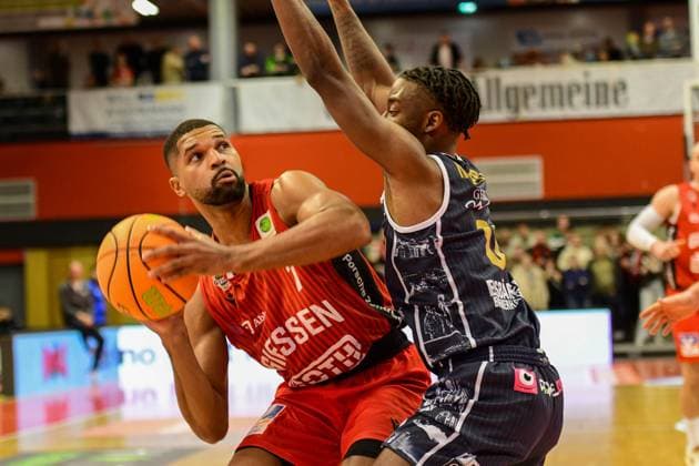 Kyle Castlin, Elijah Miller 2 Bundesliga Pro A, 10 Matchday, 46ers, Basketball, Basketball season 2025 2026, BBL, Germany, Gießen 46ers Eisbären Bremerhaven, Gießen in red, Men, BHV in black