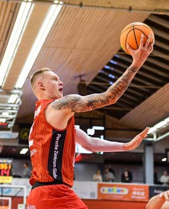 Robin Benzing 2 Bundesliga Pro A, 10 Matchday, 46ers, Basketball, Basketball Season 2025 2026, BBL, Germany, Gießen 46ers Eisbären Bremerhaven, Gießen in red, Men, BHV in black