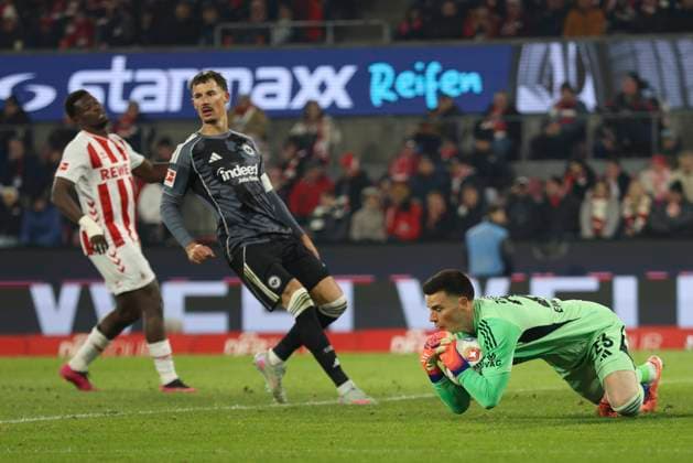Goalkeeper Michael Zetterer Eintracht Frankfurt in action, on the ball, single action during the Bundesliga match between 1 FC Köln and Eintracht Frankfurt, RheinEnergieSTADION on November 22, 2025 in Cologne, Germany Photo by Oliver Kaelke DeFodi Images Goalkeeper Michael Zetterer Eintracht Frankfurt controls the ball during the Bundesliga match between 1 FC Köln and Eintracht Frankfurt at RheinEnergieSTADION on November 22, 2025 in Köln, Germany Photo by Oliver Kaelke DeFodi Images DFL regulations prohibit any use of photographs as image sequences and or quasi video Photo by Oliver Kaelke DeFodi Images