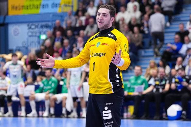 22 11 2025, xydrx, Handball, 1 HBL, VFL Gummersbach SC DHfk Leipzig, Schwalbe Arena Domenico Ebner SC DHfk Leipzig 1 complains, gets upset, gesticulates North Rhine-Westphalia Germany