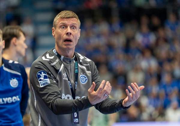 Gudjon Valur Sigurdsson VfL Gummersbach, Head coach complains VfL Gummersbach SC DHfK Leipzig, Handball Daikin HBL Handball Bundesliga, 13, Matchday, 22 11 2025 Copyright: HMBxMedia xMarcoxBader