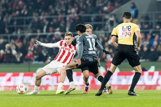 KOELN, GERMANY - NOVEMBER 25: Isak Johannesson (1. FC Koeln, 18) and Jonathan Burkardt (Eintracht Frankfurt, 9) battle for the ball during the Bundesliga match between 1. FC Koeln vs. Eintracht Frankfurt at Rheinenergie-Stadion on matchday 11 of the 1. Bundesliga on November 22, 2025 in Koeln, Germany. DFL REGULATIONS PROHIBIT ANY USE OF PHOTOGRAPHS AS IMAGE SEQUENCES AND OR QUASI-VIDEO. North Rhine Westphalia Germany Copyright: xBEAUTIFULxSPORTS Wunderlx