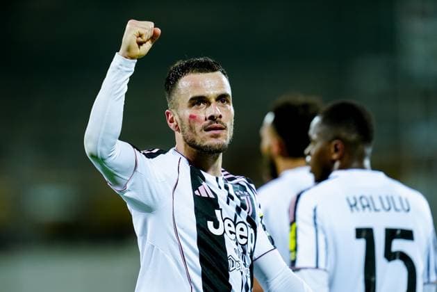 ACF Fiorentina v Juventus FC - Serie A Enilive Filip Kostic of Juventus FC celebrates after scoring first goal during the serie Serie A Enilive match between ACF Fiorentina and Juventus FC at Stadio Artemio Franchi on November 22, 2025 in Florence, Italy Florence Stadio Artemio Franchi Florence Italy Copyright: xGiuseppexMaffiax 251122_SerieA_Fiorentina-Juventus_5234