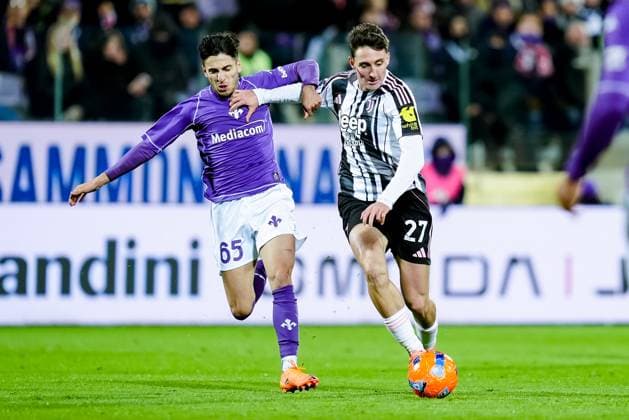 ACF Fiorentina v Juventus FC - Serie A Enilive Andrea Cambiaso of Juventus FC in action during the serie Serie A Enilive match between ACF Fiorentina and Juventus FC at Stadio Artemio Franchi on November 22, 2025 in Florence, Italy Florence Stadio Artemio Franchi Florence Italy Copyright: xGiuseppexMaffiax 251122_SerieA_Fiorentina-Juventus_8253