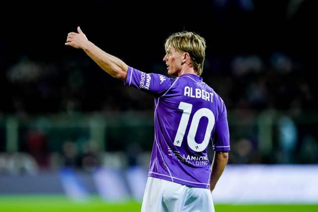 ACF Fiorentina v Juventus FC - Serie A Enilive Albert Gudmundsson of ACF Fiorentina gestures during the serie Serie A Enilive match between ACF Fiorentina and Juventus FC at Stadio Artemio Franchi on November 22, 2025 in Florence, Italy Florence Stadio Artemio Franchi Florence Italy Copyright: xGiuseppexMaffiax 251122_SerieA_Fiorentina-Juventus_8926