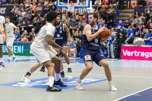 GER, easy Credit Basketball Bundesliga, Syntainics MBC MLP Academics Heidelberg 22 11 2025, Stadthalle, Weißenfels, GER, easy Credit Basketball Bundesliga, Syntainics MBC MLP Academics Heidelberg Spencer Reaves Syntainics MBC, 31 Â Photo Alexander Trienitz Weißenfels Stadthalle Sachsen Anhalt Germany