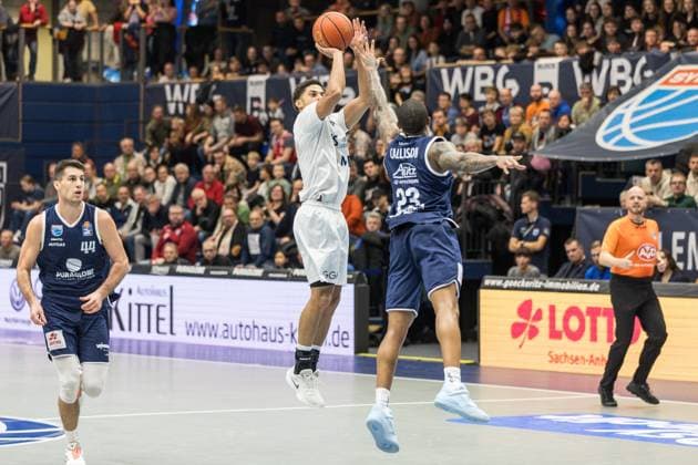 GER, easy Credit Basketball Bundesliga, Syntainics MBC MLP Academics Heidelberg 22 11 2025, Stadthalle, Weißenfels, GER, easy Credit Basketball Bundesliga, Syntainics MBC MLP Academics Heidelberg Kevin McClain MLP Academics Heidelberg 3 Â Photo Alexander Trienitz Weißenfels Stadthalle Sachsen Anhalt Germany