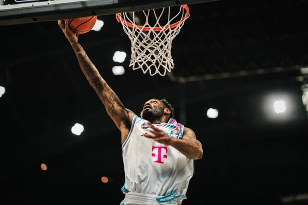 Easycredit BBL Basketball Braunschweig Löwen Telekom Baskets Bonn, 22 11 25 Jeff Garrett Jr Telekom Baskets Bonn, 4 Easycredit BBL Basketball Braunschweig Löwen vs Telekom Baskets Bonn on 22 11 2025 in the Volkswagen Halle, Braunschweig Copyright: xBEAUTIFULxSPORTS Tonhäuserx