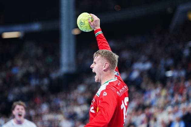 Cheers after Kristian Saeveras parade Frisch Auf Goeppingen, 12 GER, THW Kiel vs Frisch Auf Goeppingen, Handball, 1 Bundesliga, Matchday 13, Season 2025 2026, 22 11 2025 GER, THW Kiel vs Frisch Auf Goeppingen, Handball, 1 Bundesliga, Matchday 13, Season 2025 2026, 22 11 2025 Kiel Copyright: xEibner-Pressefoto MarcelxvonxFehrnx EP_MFN