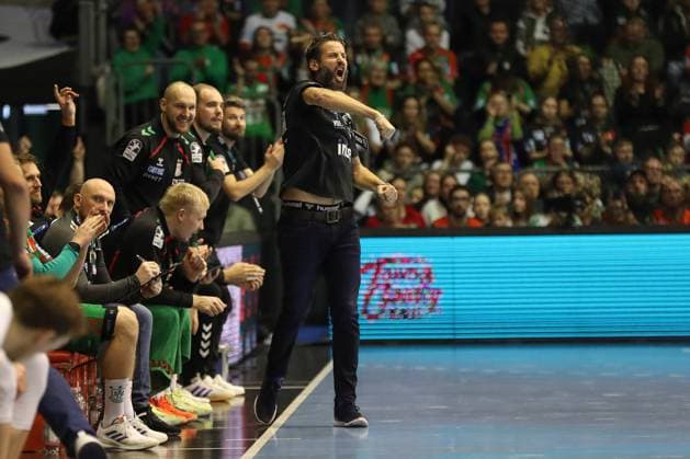 22 11 2025, xgox, Handball, Daikin HBL, SC Magdeburg HSG Wetzlar v l Bennet Wiegert Magdeburg, Trainer Jubel, Torjubel, jubelt ueber das Tor, celebrate the goal, celebration Magdeburg