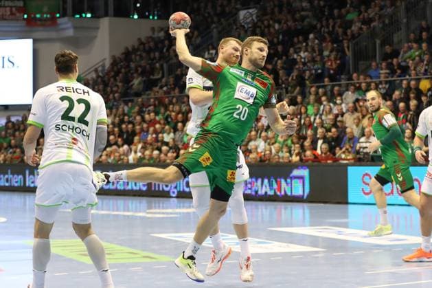 22 11 2025, xgox, Handball, Daikin HBL, SC Magdeburg HSG Wetzlar v l Philipp Weber Magdeburg, 20 throws goal, Torschuetze, scores goal, Treffer, scores the goal Magdeburg