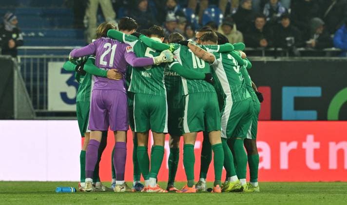 22 11 2025 Soccer Season 2025 2026 2 Soccer Bundesliga 13 Matchday SV Darmstadt 98 SVD Lilien SpVgg Greuther Fürth Kleeblatt Sportfoto Zink xwoxzix DFL regulations prohibit any use of photographs as image sequences and or quasi video only for editorial use Teamkreis Mannschaft Team Fürth