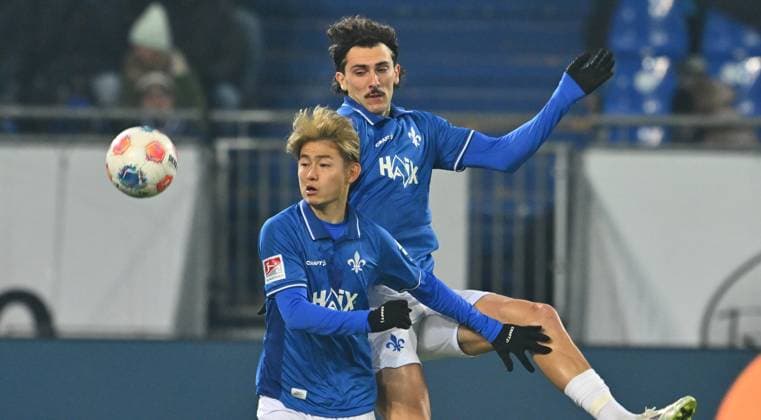 22 11 2025 Soccer Season 2025 2026 2 Soccer Bundesliga 13 Matchday SV Darmstadt 98 SVD Lilien SpVgg Greuther Fürth Kleeblatt Sportfoto Zink xwoxzix DFL regulations prohibit any use of photographs as image sequences and or quasi video only for editorial use Yosuke Furukawa 44, SV Darmstadt 98 D98 SV98 Fraser Hornby 9, SV Darmstadt 98 D98 SV98