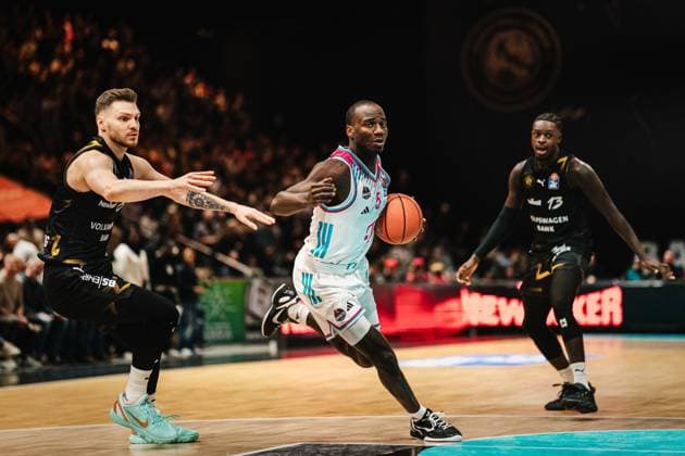 Easycredit BBL Basketball Braunschweig Löwen Telekom Baskets Bonn, 22 11 25 Tylan Birts Telekom Baskets Bonn, 5 Easycredit BBL Basketball Braunschweig Löwen vs Telekom Baskets Bonn on 22 11 2025 in the Volkswagen Halle, Braunschweig Copyright: xBEAUTIFULxSPORTS Tonhäuserx