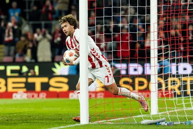 KOELN, GERMANY - NOVEMBER 25: Luca Waldschmidt (1. FC Koeln, 7) celebrates scoring the 3:4 goal during the Bundesliga match between 1. FC Koeln vs. Eintracht Frankfurt at Rheinenergie-Stadion on matchday 11 of the 1. Bundesliga on November 22, 2025 in Koeln, Germany. DFL REGULATIONS PROHIBIT ANY USE OF PHOTOGRAPHS AS IMAGE SEQUENCES AND OR QUASI-VIDEO. North Rhine Westphalia Germany Copyright: xBEAUTIFULxSPORTS Wunderlx