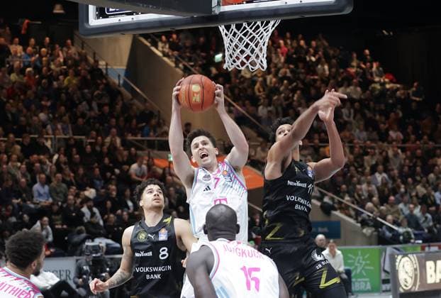 Grayson Murphy BONN , David N™Guessan Braunschweiger Basketball Loewen Basketball, Men, Season 2025 2026, easyCredit Basketball Bundesliga, Basketball Loewen Braunschweig vs Telekom Baskets Bonn