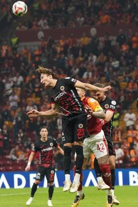 ISTANBUL, TURKEY - NOVEMBER 22: Matej Hanusek (23) , Zan Zuzek (R) of Galatasaray and Abdulkerim Bardakci (C) of Genclerbirligi during the Trendyol Super League match between Galatasaray SK and Genclerbirligi SK at Rams Park Stadium on November 22, 2025 in Istanbul, Turkey. Istanbul Turkey Copyright: xSeskimphotox GSaray-Gencler-221125 (93)