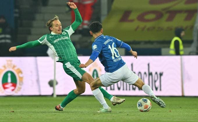 22 11 2025 Soccer Season 2025 2026 2 Soccer Bundesliga 13 Matchday SV Darmstadt 98 SVD Lilien SpVgg Greuther Fürth Kleeblatt Sportfoto Zink xwoxzix DFL regulations prohibit any use of photographs as image sequences and or quasi video only for editorial use Mathias Flaga Olesen 8, SpVgg Greuther Fürth Hiroki Akiyama 16, SV Darmstadt 98 D98 SV98