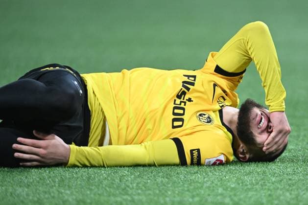BERN, SWITZERLAND NOVEMBER 22 Jaouen Hadjam of Young Boys lies on the ground after being hit in a tackle during the Swiss Super League match between BSC Young Boys and FC Winterthur at Stadion Wankdorf on November 22, 2025 in Bern, Switzerland Bern Stadion Wankdorf Bern Switzerland Copyright: xJustPictures.ch ManuelxWinterbergerx jp-en-EuSpIm-MWI_5696
