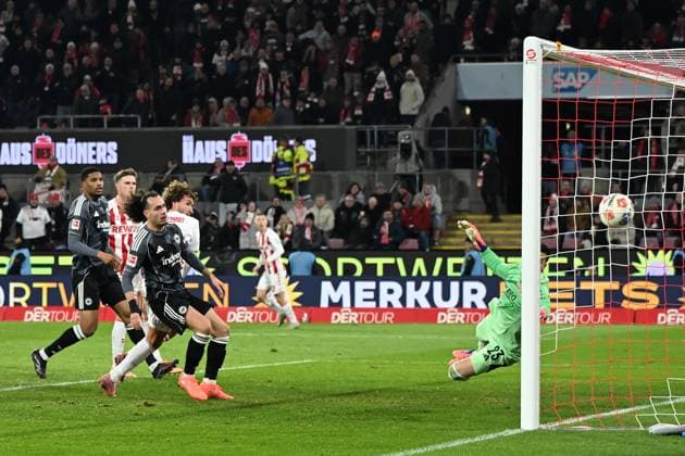 Luca Waldschmidt 1 FC Köln goal for 3 4 during the Bundesliga match between 1 FC Köln and Eintracht Frankfurt, RheinEnergieSTADION on November 22, 2025 in Köln, Germany Photo by Ralf Treese DeFodi Images Luca Waldschmidt 1 FC Köln scores his team™s third goal during the Bundesliga match between 1 FC Köln and Eintracht Frankfurt at RheinEnergieSTADION on November 22, 2025 in Köln, Germany Photo by Ralf Treese DeFodi Images DFL regulations prohibit any use of photographs as image sequences and or quasi video Photo by Ralf Treese DeFodi Images