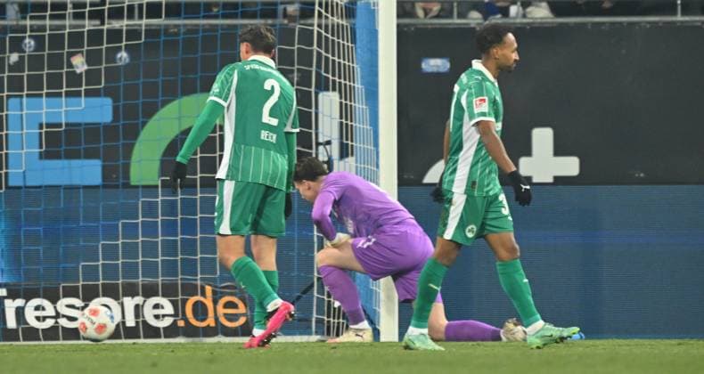 22 11 2025 Soccer Season 2025 2026 2 Soccer Bundesliga 13 Matchday SV Darmstadt 98 SVD Lilien SpVgg Greuther Fürth Kleeblatt Sportfoto Zink xwoxzix DFL regulations prohibit any use of photographs as image sequences and or quasi video only for editorial use Lukas Reich 2, SpVgg Greuther Fürth Timo Schlieck 21, SpVgg Greuther Fürth Julian Green 37, SpVgg Greuther Fürth after conceding goal to 1 0 by Fraser Hornby 9, SV Darmstadt 98 D98 SV98