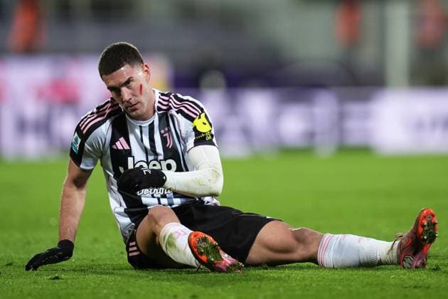 Juventus Dusan Vlahovic with head down during the Serie A soccer match between Fiorentina and Juventus at the Artemio Franchi Stadium in Florence, north Italy - Sunday, November 22, 2025 -  Copyright: xMassimoxPaolone LaPressex