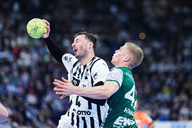 Domagoj Duvnjak THW Kiel, 04 , Martin Hanne Frisch Auf Goeppingen, 42 GER, THW Kiel vs Frisch Auf Goeppingen, Handball, 1 Bundesliga, Matchday 13, Season 2025 2026, 22 11 2025 GER, THW Kiel vs Frisch Auf Goeppingen, Handball, 1 Bundesliga, Matchday 13, Season 2025 2026, 22 11 2025 Kiel Copyright: xEibner-Pressefoto MarcelxvonxFehrnx EP_MFN