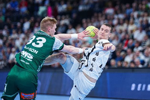 Ymir Oern Gislason Frisch Auf Goeppingen, 33 , Elias Ellefsen a Skipagotu THW Kiel, 71 GER, THW Kiel vs Frisch Auf Goeppingen, Handball, 1 Bundesliga, Matchday 13, Season 2025 2026, 22 11 2025 GER, THW Kiel vs Frisch Auf Goeppingen, Handball, 1 Bundesliga, Matchday 13, Season 2025 2026, 22 11 2025 Kiel Copyright: xEibner-Pressefoto MarcelxvonxFehrnx EP_MFN