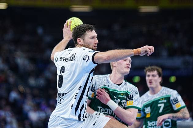 Throw Goal Harald Reinkind THW Kiel, 06 GER, THW Kiel vs Frisch Auf Goeppingen, Handball, 1 Bundesliga, Matchday 13, Season 2025 2026, 22 11 2025 GER, THW Kiel vs Frisch Auf Goeppingen, Handball, 1 Bundesliga, Matchday 13, Season 2025 2026, 22 11 2025 Kiel Copyright: xEibner-Pressefoto MarcelxvonxFehrnx EP_MFN
