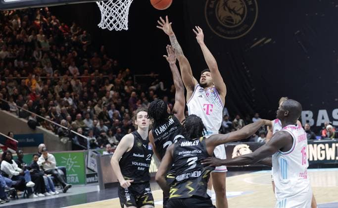 Basket shot Alijah Comithier Telekom Baskets Bonn Basketball, Men, Season 2025 2026, easyCredit Basketball Bundesliga, Basketball Loewen Braunschweig vs Telekom Baskets Bonn