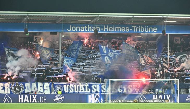 22 11 2025 Soccer Season 2025 2026 2 Soccer Bundesliga 13 Matchday SV Darmstadt 98 SVD Lilien SpVgg Greuther Fürth Kleeblatt Sportfoto Zink MeZi xmexzix DFL regulations prohibit any use of photographs as image sequences and or quasi video only for editorial use Pyro Pyrotechnik Bengalos Bengalfackel Rauch Fans Fanblock Darmstadt