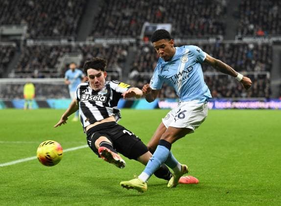 Tino Livramento of Newcastle United (left) and Savinho of Manchester City Newcastle United v Manchester City, Premier League, Football, St James Park, Newcastle, UK - 22 Nov 2025Newcastle St James Park United Kingdom EDITORIAL USE ONLY No use with unauthorised audio, video, data, fixture lists, club league logos or live services. Online in-match use limited to 120 images, no video emulation. No use in betting, games or single club league player publications. Copyright: xRichardxLee Shutterstockx 15860905by