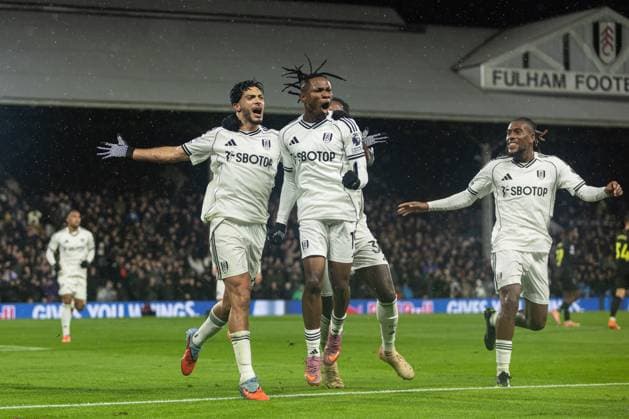 Goal scorer Raul Jimenez of Fulham goal celebration with Samuel Chukwueze of Fulham and Alex Iwobi of Fulham during the Premier League match between Fulham and Sunderland at Craven Cottage on November 22, 2025 in London, England. (Photo by Pedro Soares SPP) Copyright: xPedroxSoaresx xSPPx Sportspressphoto_SPR65059