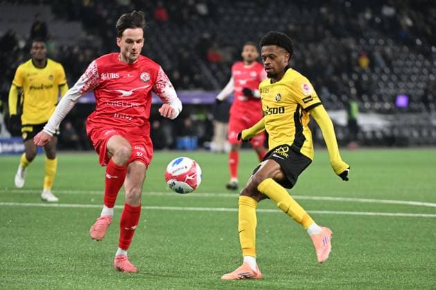 BERN, SWITZERLAND NOVEMBER 22 Fabian Rohner of Winterthur l against Alan Virginius of Young Boys r during the Swiss Super League match between BSC Young Boys and FC Winterthur at Stadion Wankdorf on November 22, 2025 in Bern, Switzerland Bern Stadion Wankdorf Bern Switzerland Copyright: xJustPictures.ch ManuelxWinterbergerx jp-en-EuSpIm-MWI_5758A