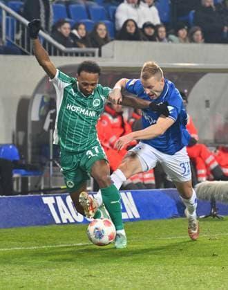 22 11 2025 Soccer Season 2025 2026 2 Soccer Bundesliga 13 Matchday SV Darmstadt 98 SVD Lilien SpVgg Greuther Fürth Kleeblatt Sportfoto Zink xwoxzix DFL regulations prohibit any use of photographs as image sequences and or quasi video only for editorial use uJulian Green 37, SpVgg Greuther Fürth Fabian Holland 32, SV Darmstadt 98 D98 SV98