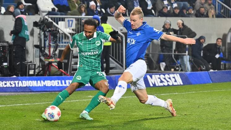 22 11 2025 Soccer Season 2025 2026 2 Soccer Bundesliga 13 Matchday SV Darmstadt 98 SVD Lilien SpVgg Greuther Fürth Kleeblatt Sportfoto Zink xwoxzix DFL regulations prohibit any use of photographs as image sequences and or quasi video only for editorial use Julian Green 37, SpVgg Greuther Fürth Fabian Holland 32, SV Darmstadt 98 D98 SV98