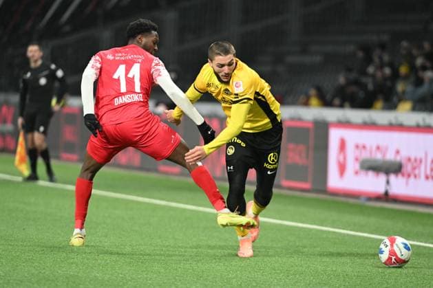 BERN, SWITZERLAND NOVEMBER 22 Bafode Dansoko of Winterthur l against Jaouen Hadjam of Young Boys r during the Swiss Super League match between BSC Young Boys and FC Winterthur at Stadion Wankdorf on November 22, 2025 in Bern, Switzerland Bern Stadion Wankdorf Bern Switzerland Copyright: xJustPictures.ch ManuelxWinterbergerx jp-en-EuSpIm-MWI_5778A