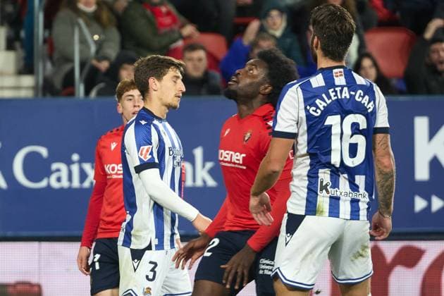 Pamplona, Spain. 22th Nov 2025. Sports. Football Soccer.Victor Munoz (21. CA Osasuna), Aihen Munoz (3. Real Sociedad), Enzo Boyomo (22. CA Osasuna) and Duje Caleta Car (16. Real Sociedad) during the football match of La Liga EA Sports between CA Osasuna and Real Sociedad played at El Sadar stadium in Pamplona (Spain) on November 22, 2025. Credit: Inigo Alzugaray Cordon Press  Football 2025-2026
