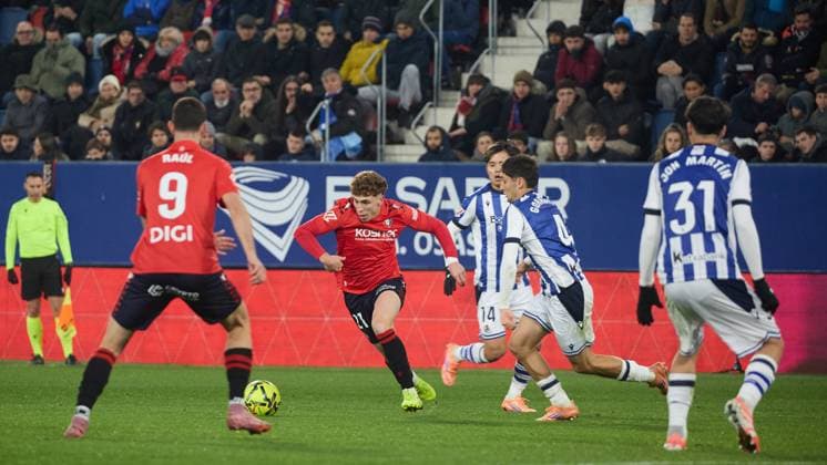 Pamplona, Spain. 22th Nov 2025. Sports. Football Soccer.Football match of La Liga EA Sports between CA Osasuna and Real Sociedad played at El Sadar stadium in Pamplona (Spain) on November 22, 2025. Credit: Inigo Alzugaray Cordon Press  Football 2025-2026
