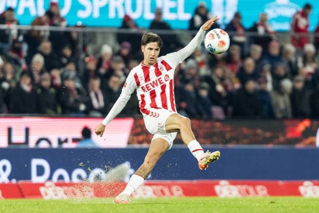 KOELN, GERMANY - NOVEMBER 25: Denis Huseinbasic (1. FC Koeln, 8) with the ball during the Bundesliga match between 1. FC Koeln vs. Eintracht Frankfurt at Rheinenergie-Stadion on matchday 11 of the 1. Bundesliga on November 22, 2025 in Koeln, Germany. DFL REGULATIONS PROHIBIT ANY USE OF PHOTOGRAPHS AS IMAGE SEQUENCES AND OR QUASI-VIDEO. North Rhine Westphalia Germany Copyright: xBEAUTIFULxSPORTS Wunderlx